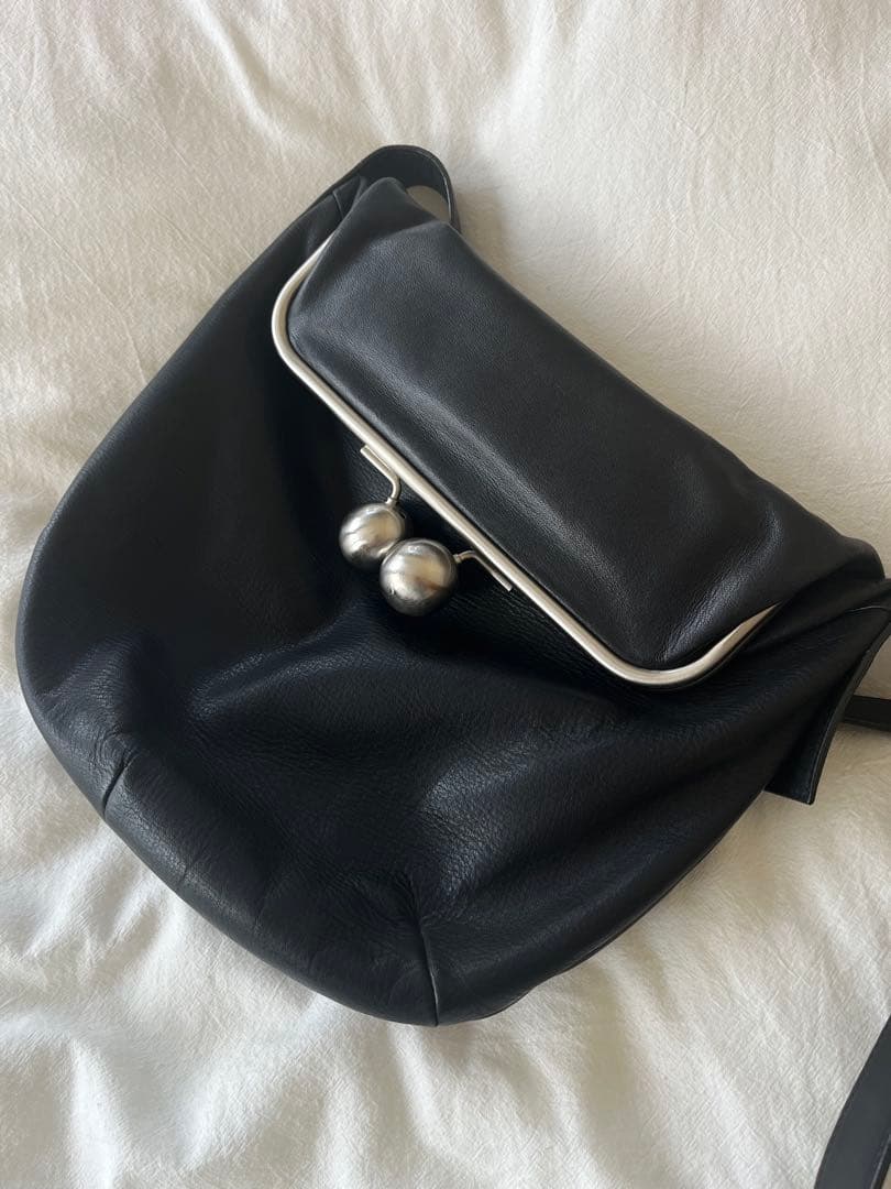 kawa-kawa カワカワ 黒/赤内装 がま口ショルダーバッグ