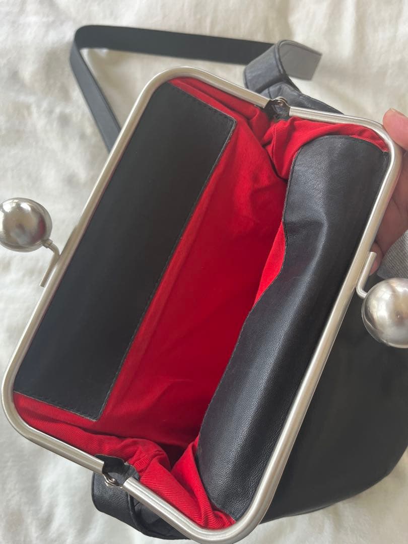 kawa-kawa カワカワ 黒/赤内装 がま口ショルダーバッグ