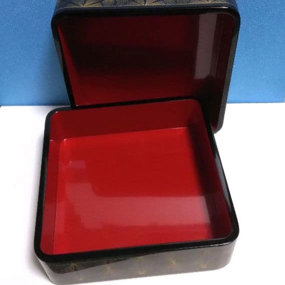 輪島塗 6.5寸二段重箱 布着本堅地　沈金 亀甲松葉 美品