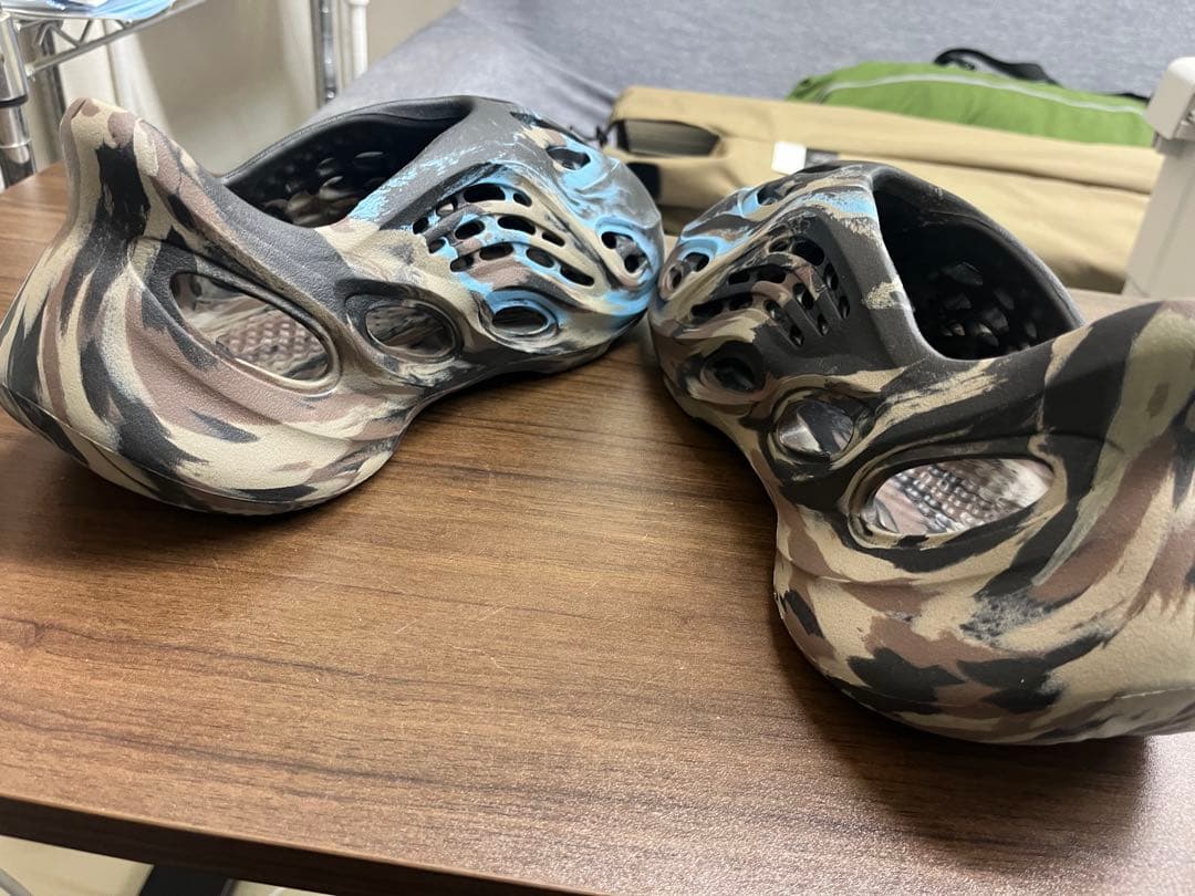 28㌢アディダス　イージーフォームランナー　シンダー　T