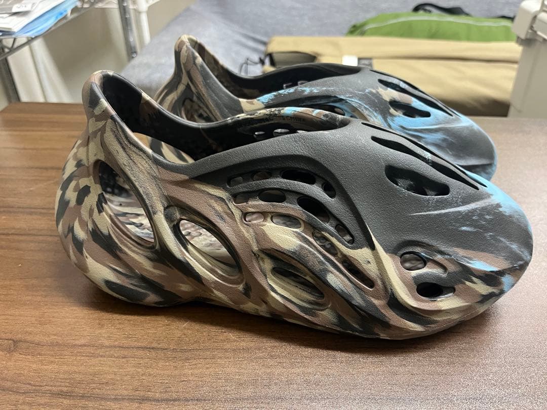 28㌢アディダス　イージーフォームランナー　シンダー　T