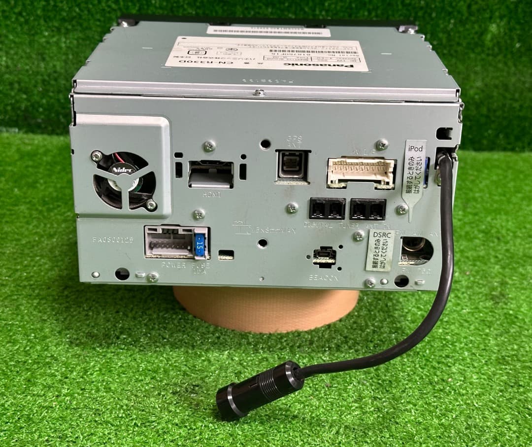 パナソニック ストラーダ CN-R330D ナビ フルセグ。地図データ2014年