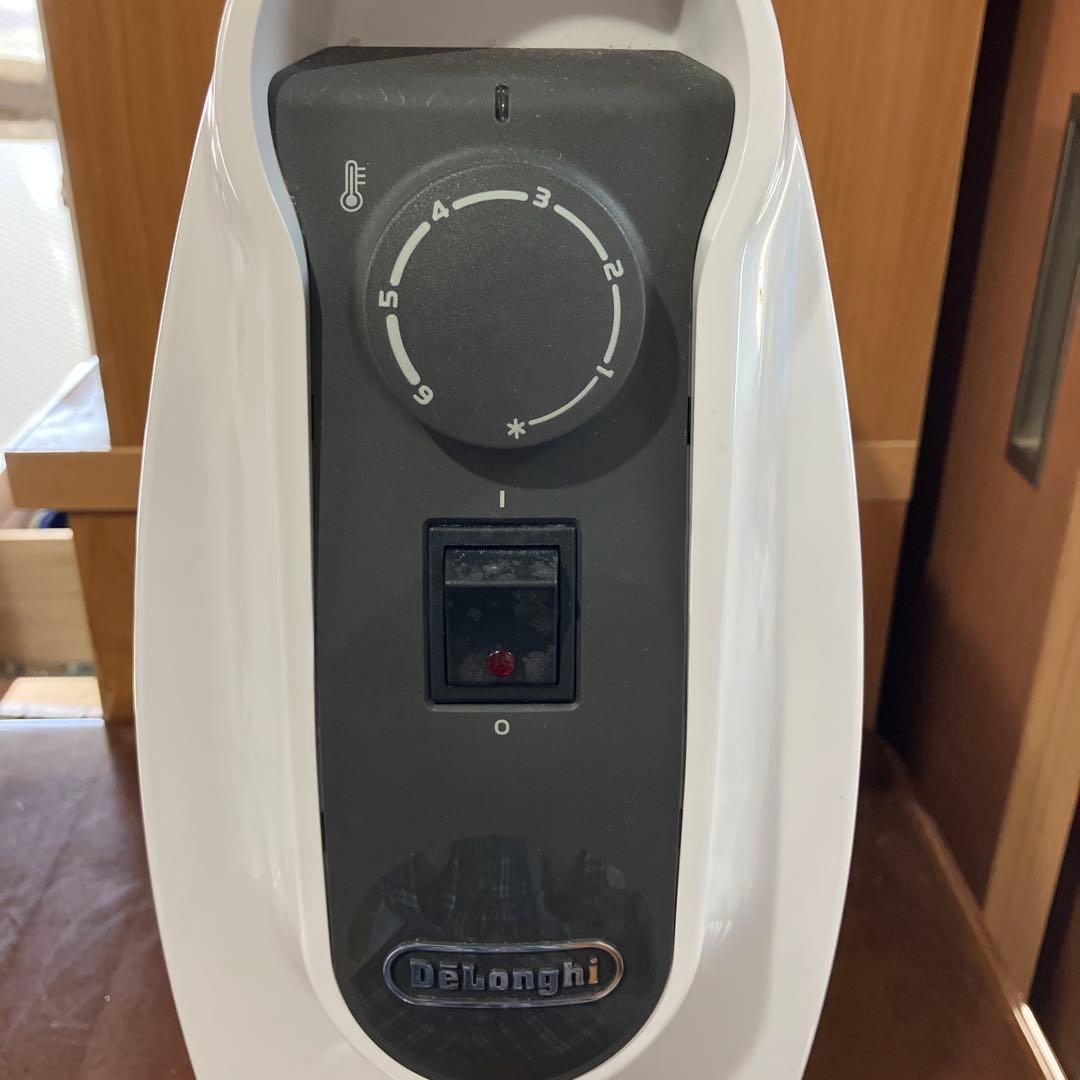 デロンギ オイルヒーター ピュアホワイト+ミディアムグレー NJM0505