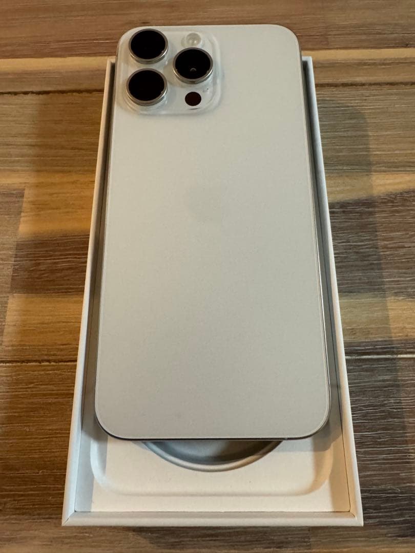 アメリカ版 iPhone 15 Pro MAX 256GB ホワイトチタニウム