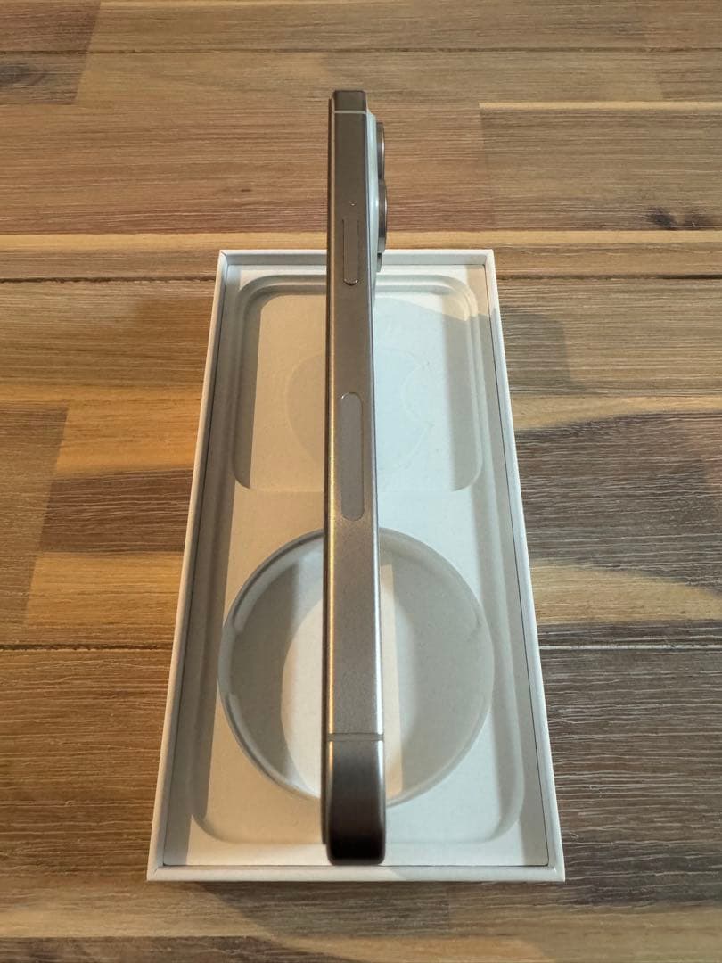 アメリカ版 iPhone 15 Pro MAX 256GB ホワイトチタニウム