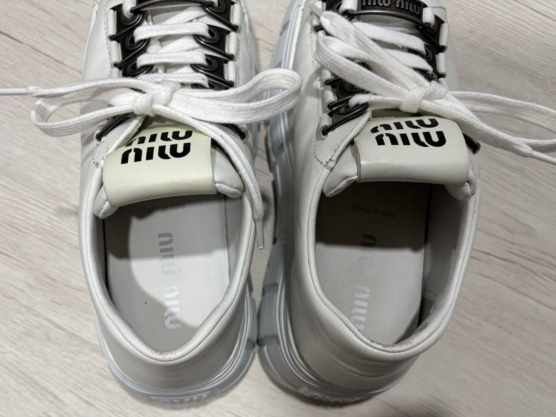 miumiu 厚底スニーカー