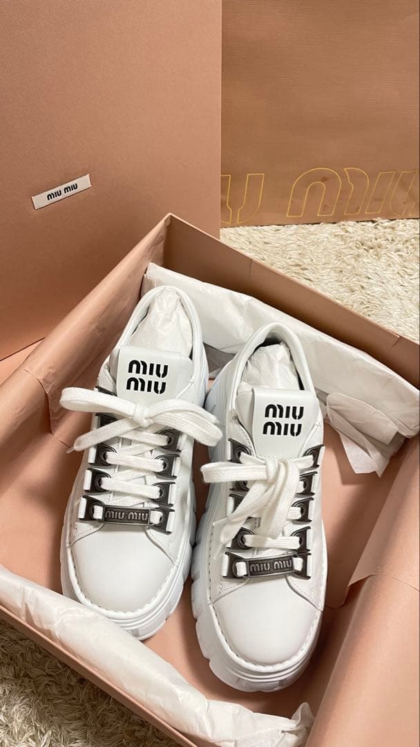 miumiu 厚底スニーカー