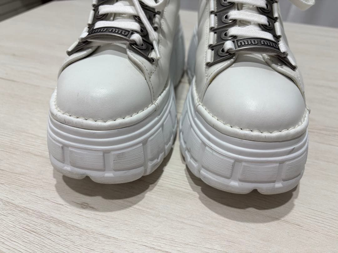 miumiu 厚底スニーカー