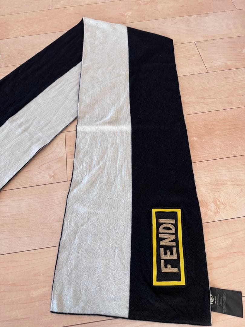 FENDI ロゴ入り マフラー ブラック/シルバー