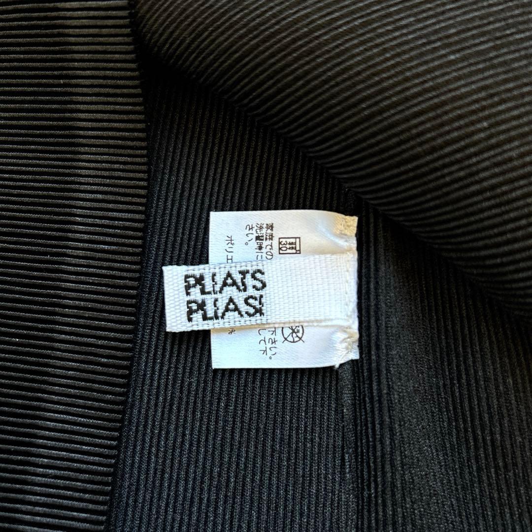 プリーツプリーズ 黒 5分袖トップス