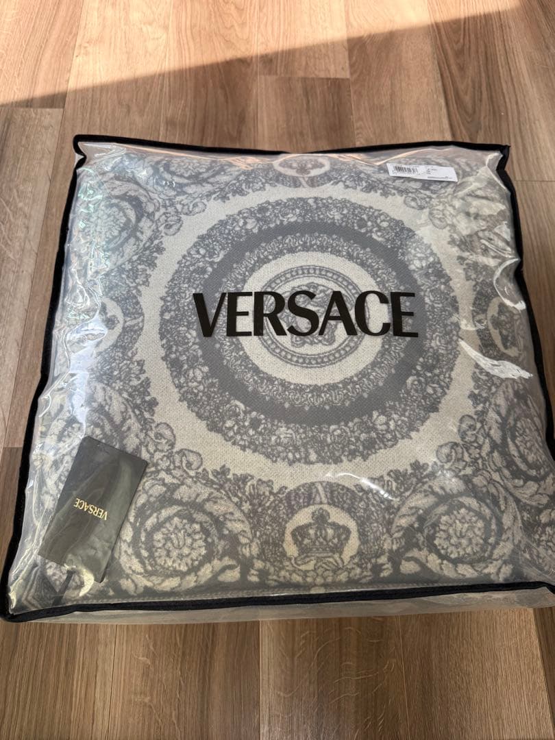 VERSACE クッション グレー