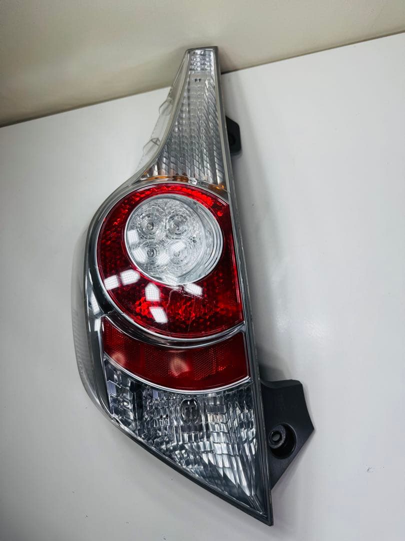 トヨタ アクア 純正 NHP10 テールライト左右セット(14)