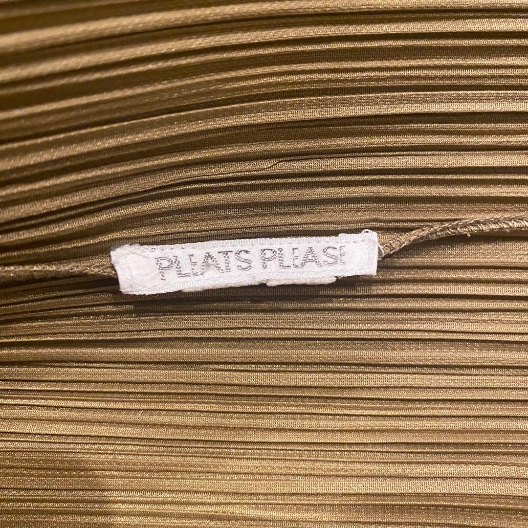 カーキ色　プリーツプリーズトップス