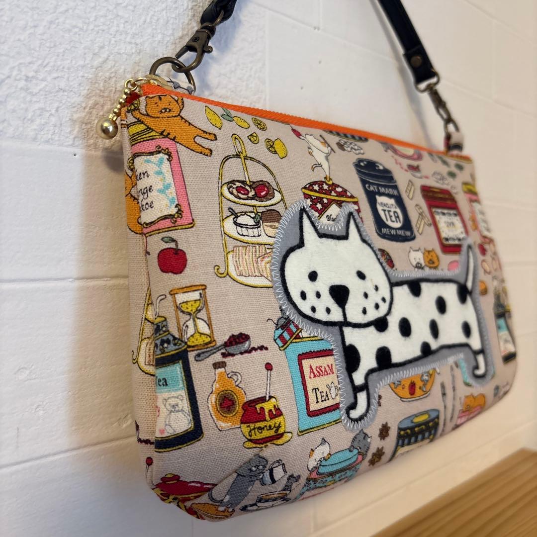 感謝価格　SALE 猫柄　16cmファスナーポーチ　人気　ハンドメイド