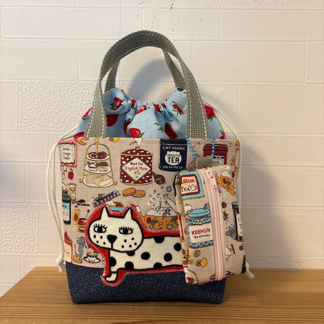 感謝価格　SALE 猫柄　16cmファスナーポーチ　人気　ハンドメイド