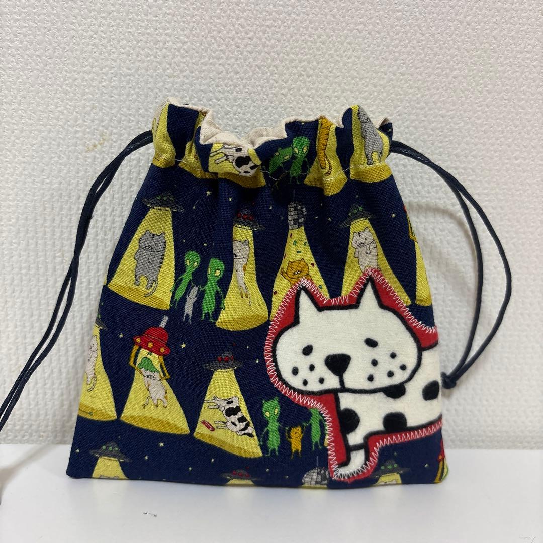 感謝価格　SALE 猫柄　16cmファスナーポーチ　人気　ハンドメイド