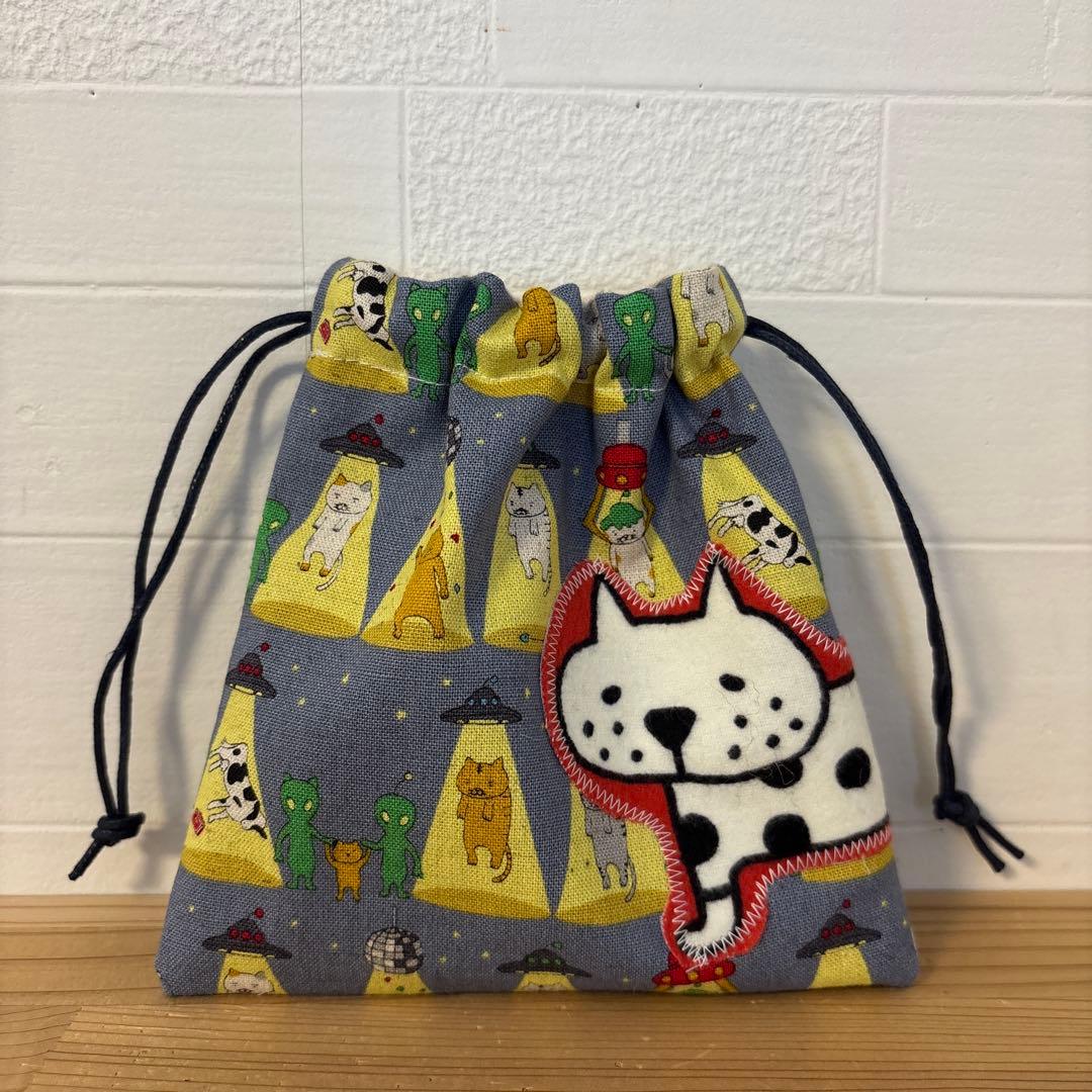 感謝価格　SALE 猫柄　16cmファスナーポーチ　人気　ハンドメイド