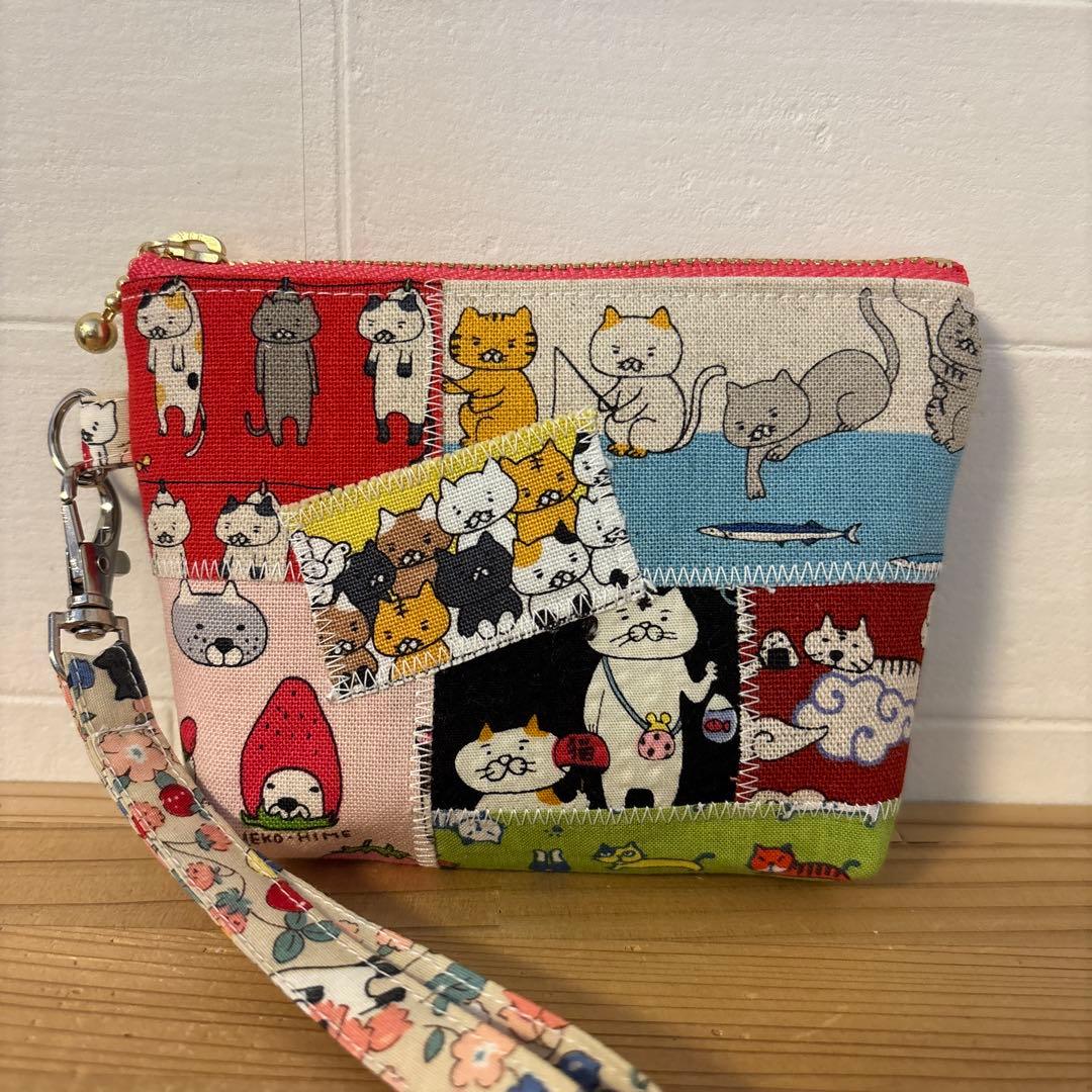 感謝価格　SALE 猫柄　16cmファスナーポーチ　人気　ハンドメイド