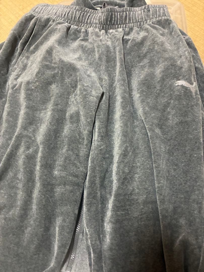しょーきち着用 PUMA グレー ベロア セットアップ