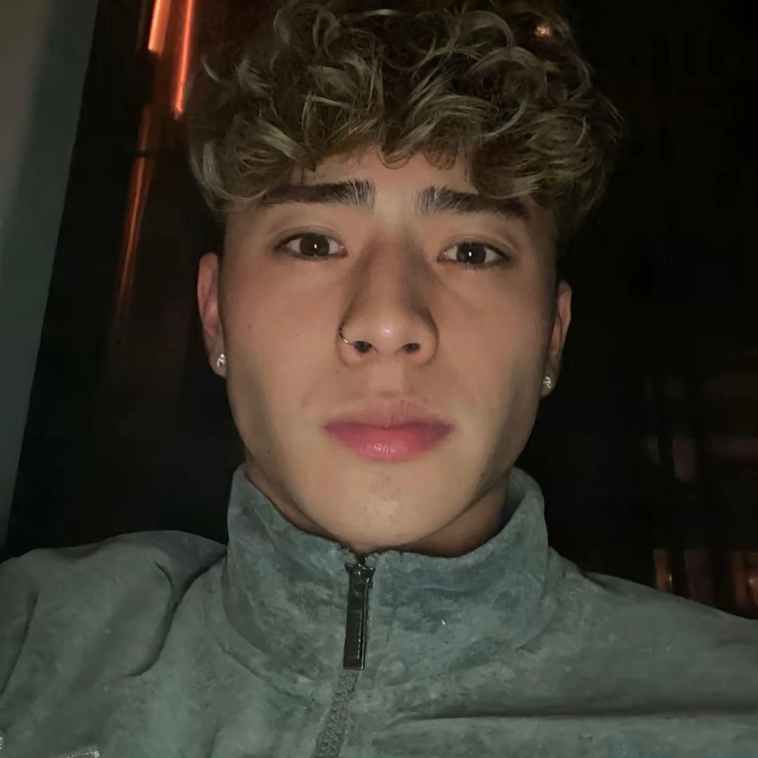 しょーきち着用 PUMA グレー ベロア セットアップ