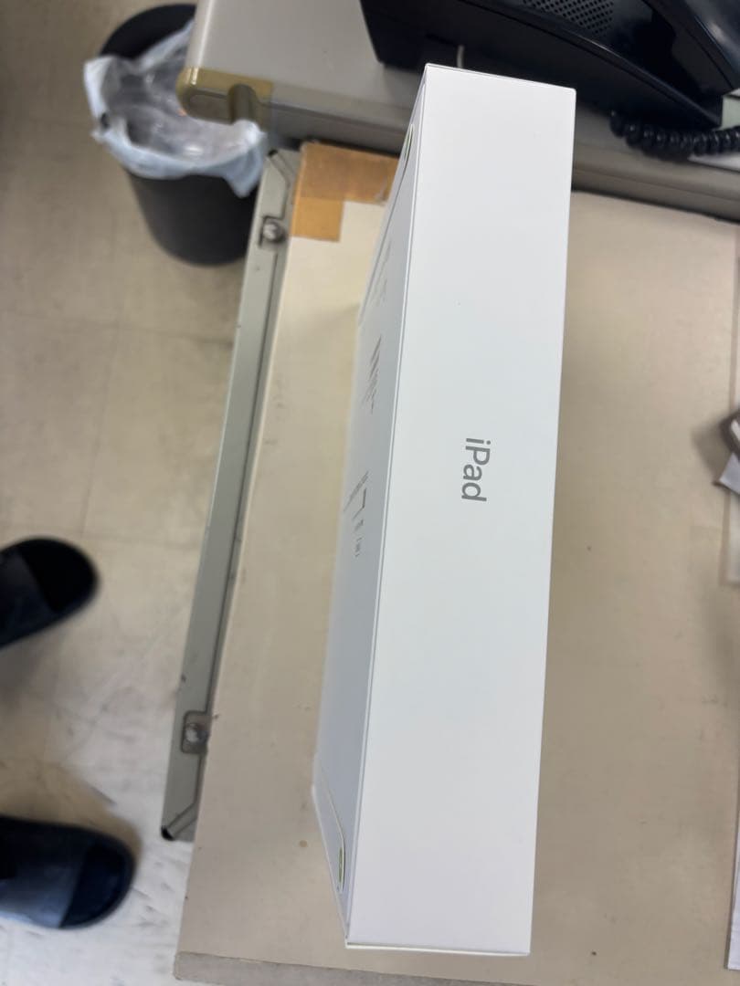 ipad 本体128GB 第11世代新品未使用　おまけ付き