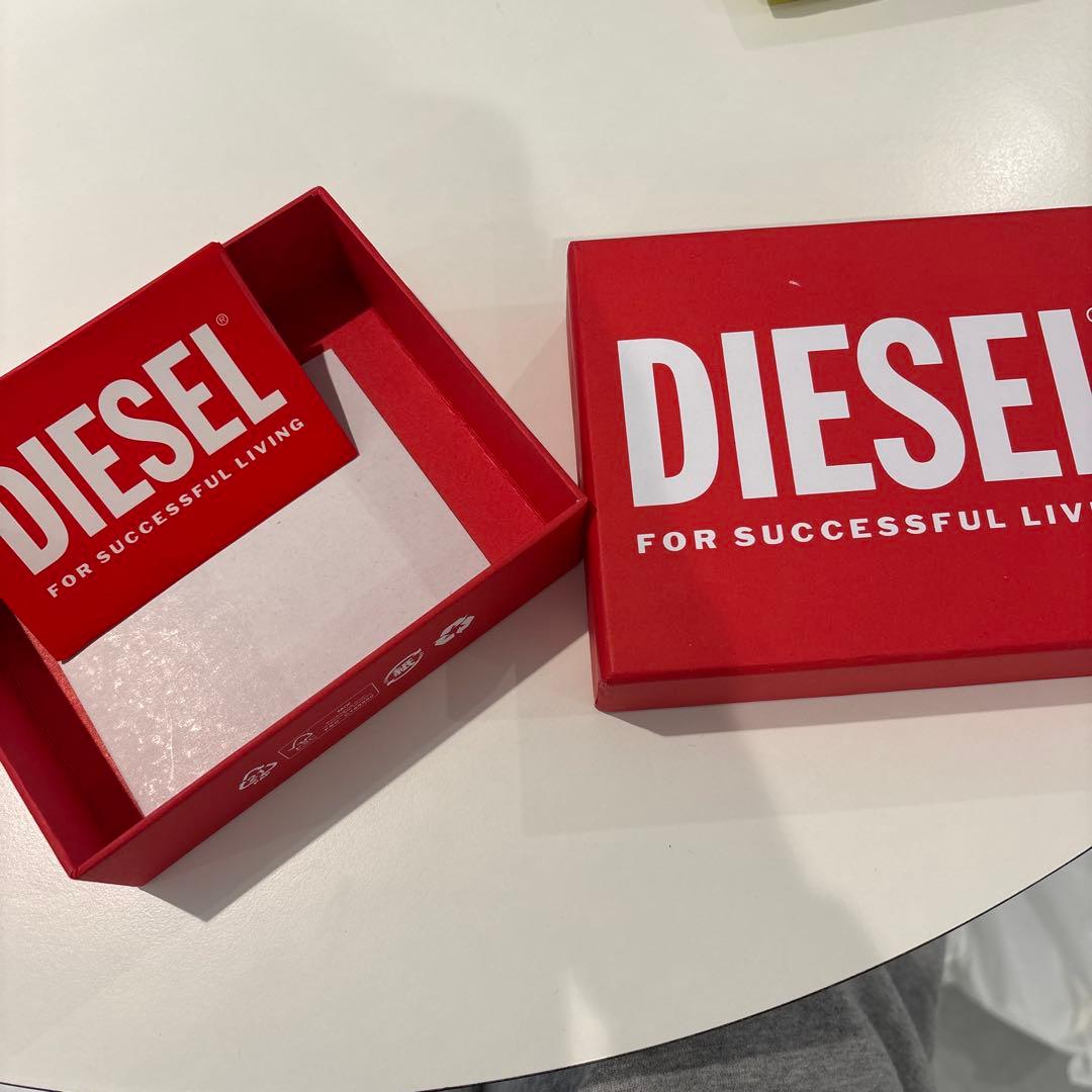 DIESEL イエロー 二つ折り財布 箱付き