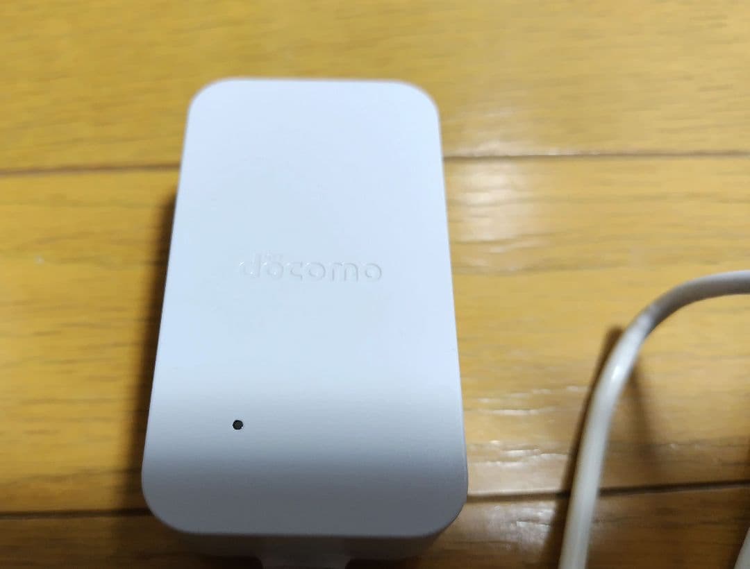 ドコモ　F-01M ガラケー　らくらくホン ピンク　純正卓上ホルダー付き