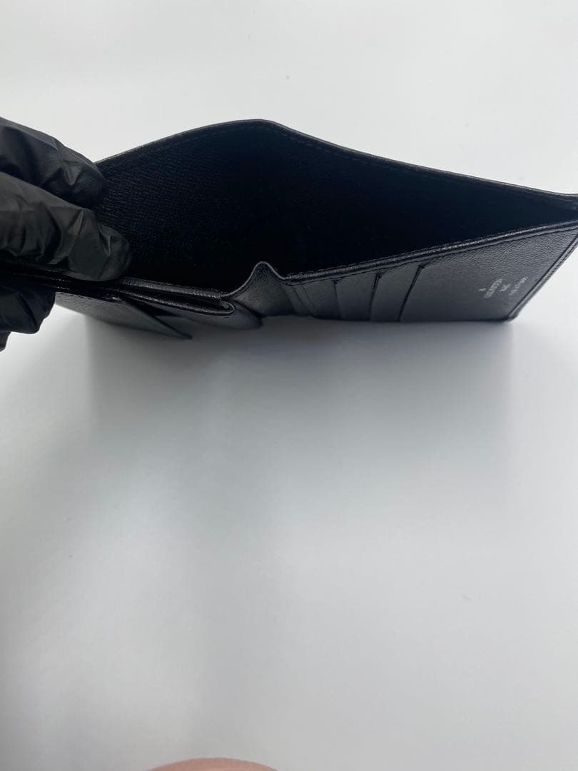 ルイヴィトン　タイガボルトビエカルトクレディノワール　二つ折り　財布