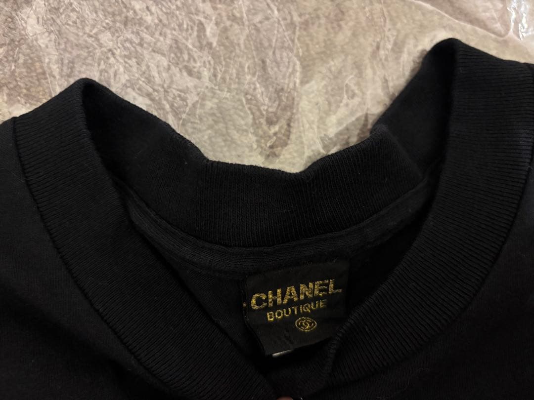 CHANEL ブラック Tシャツ ロゴ入り