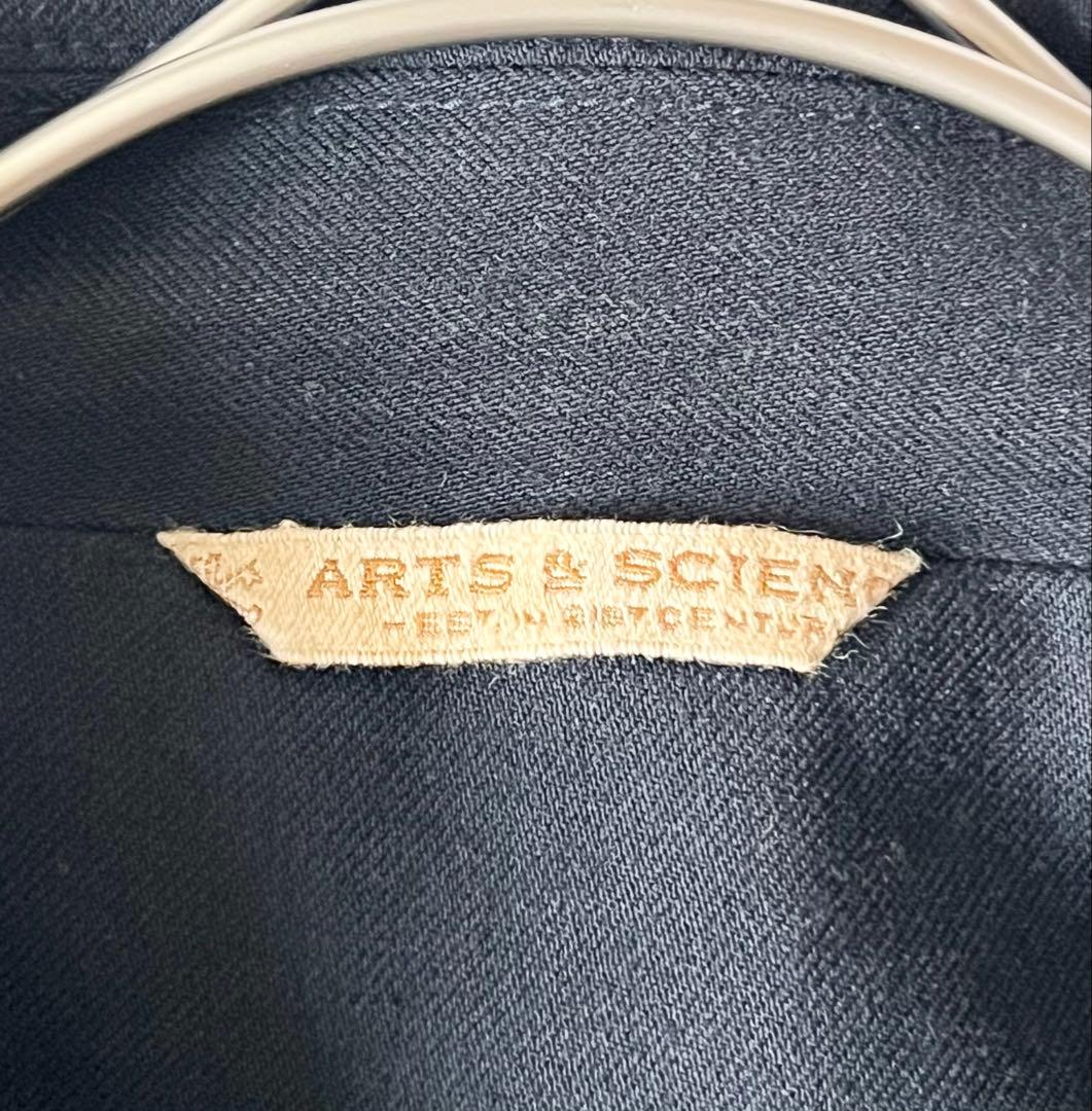 3320【美品】アーツアンドサイエンス　チェスターコート フラップポケット　紺