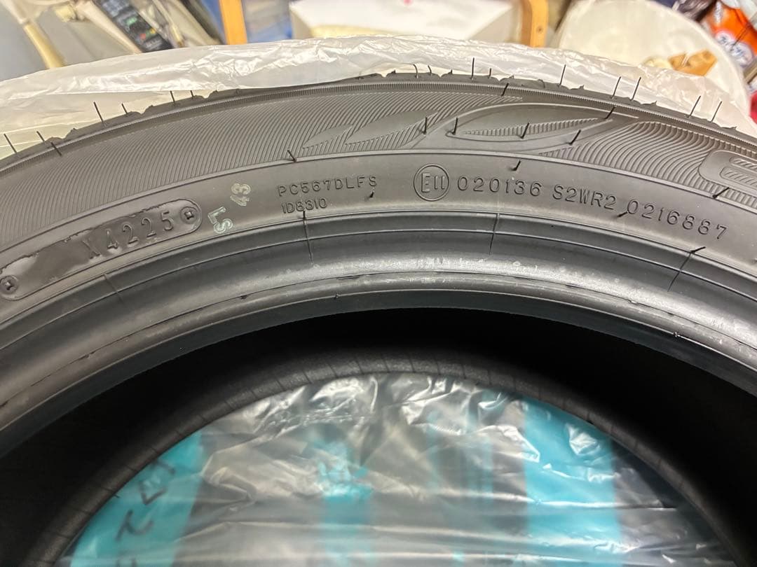 マ*サ様 タイヤ、ヤリスクロス新車購入時装着品。 購入後未使用ダンロップ215/