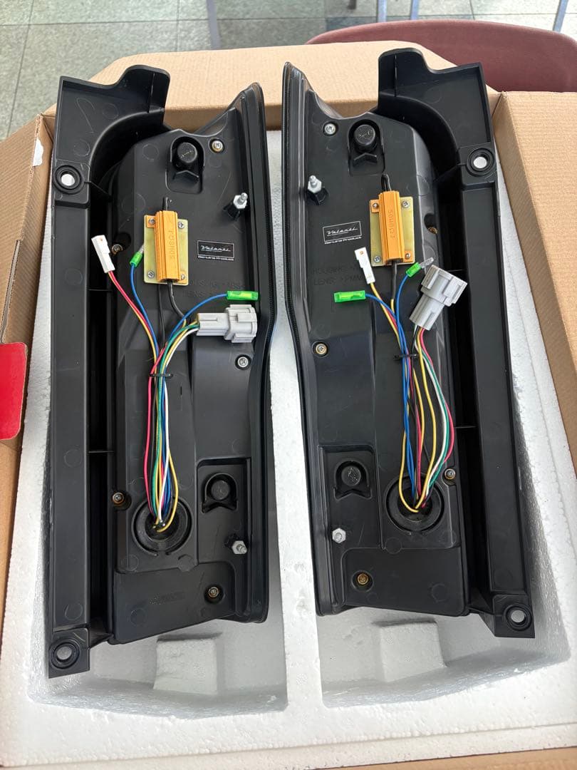 Valenti JEWELLEDテールランプ ULTRAバレンティ　キャラバン