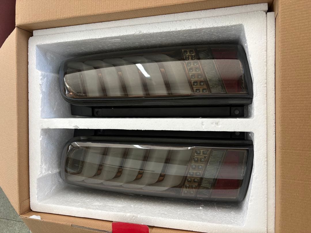 Valenti JEWELLEDテールランプ ULTRAバレンティ　キャラバン