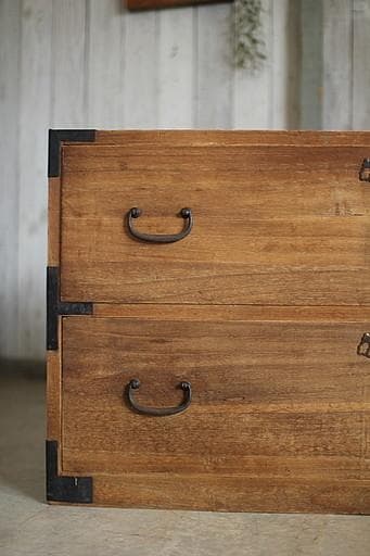 味のある木製の引き出し2段　チェスト　桐箪笥