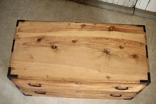 味のある木製の引き出し2段　チェスト　桐箪笥