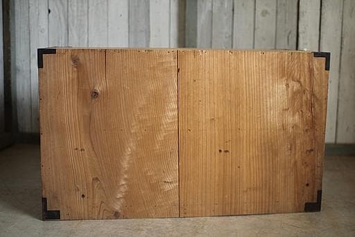 味のある木製の引き出し2段　チェスト　桐箪笥