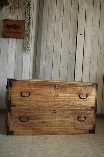 味のある木製の引き出し2段　チェスト　桐箪笥