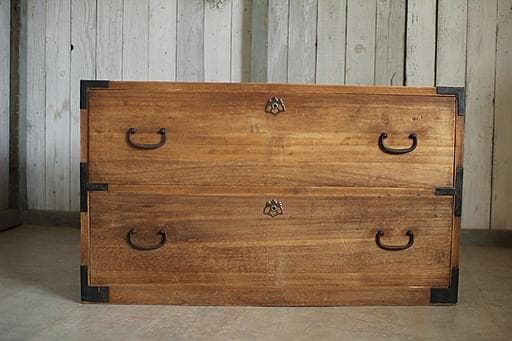 味のある木製の引き出し2段　チェスト　桐箪笥