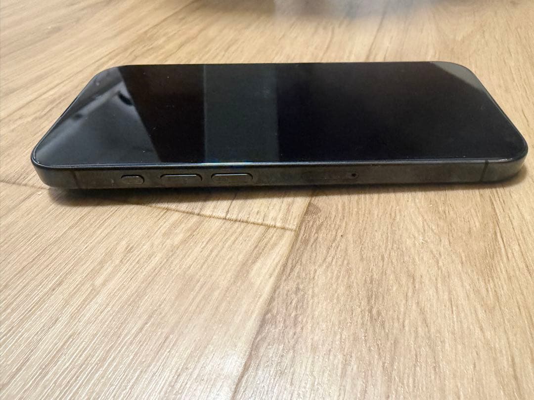 iPhone15Pro ブラックチタニウム