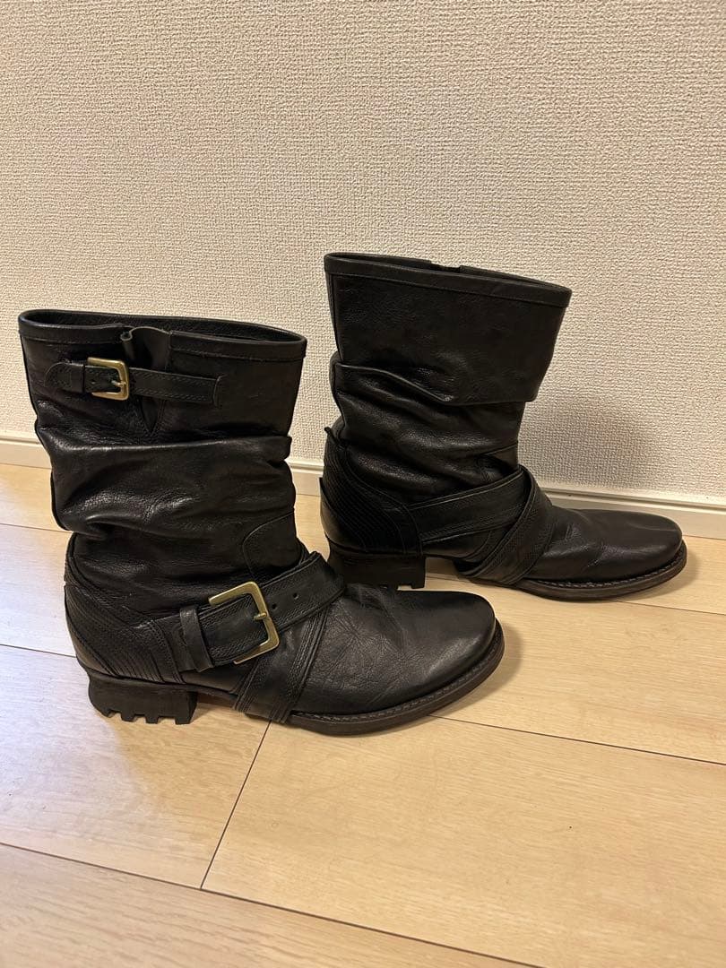 レザーショートブーツ バックル付き 黒