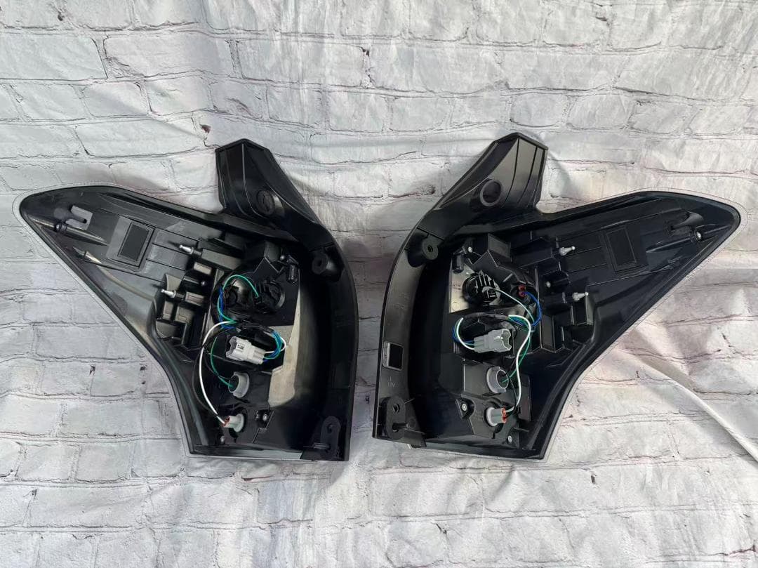 フォレスタ―　SJ5　SJG　US仕様 後期仕様 テールランプ　左右セット