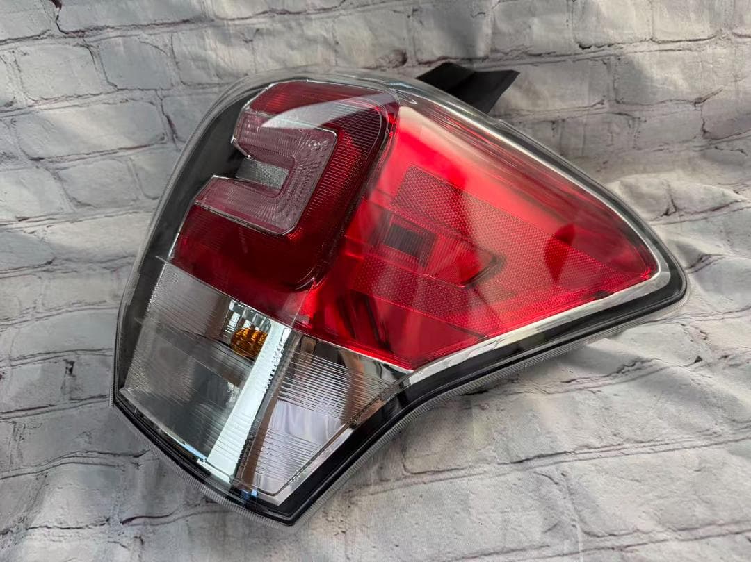 フォレスタ―　SJ5　SJG　US仕様 後期仕様 テールランプ　左右セット