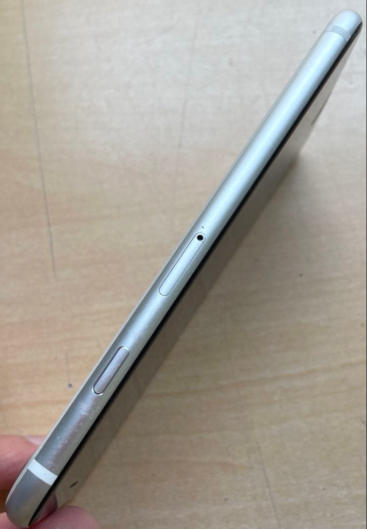 iPhone SE 第2世代　ホワイト　64GB A2296