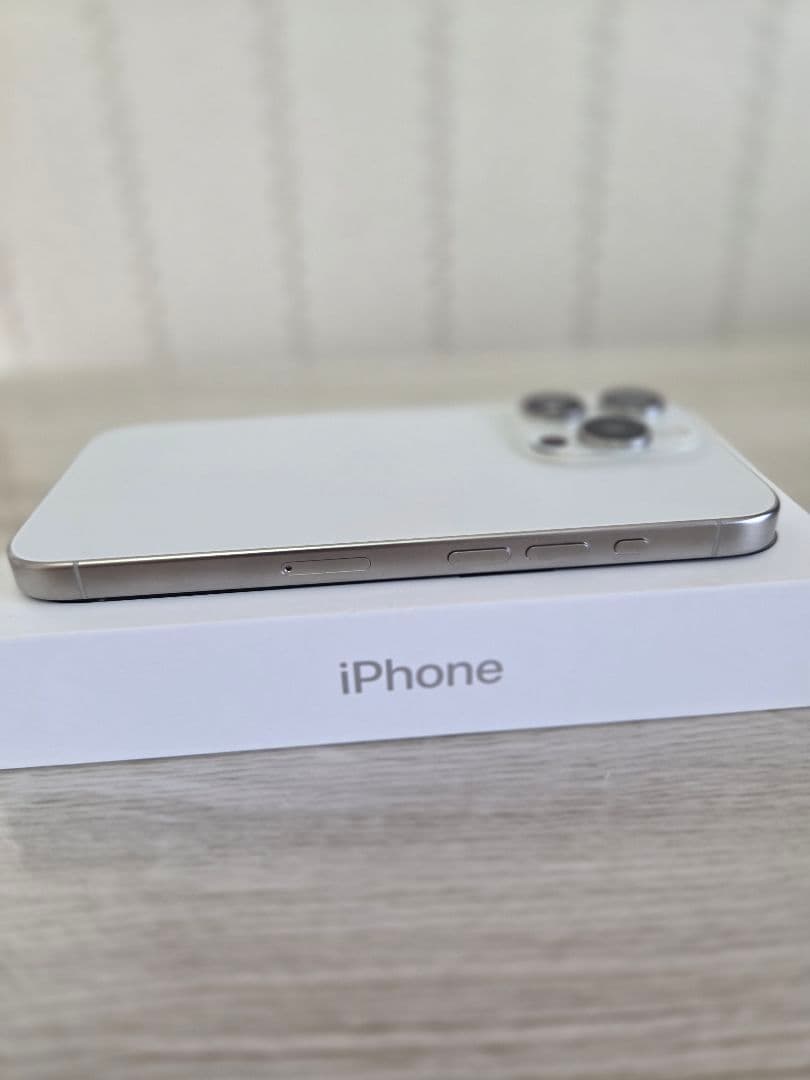 iPhone15pro 256GB ホワイトチタニウム