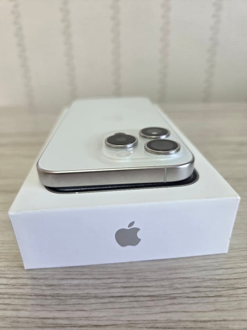 iPhone15pro 256GB ホワイトチタニウム