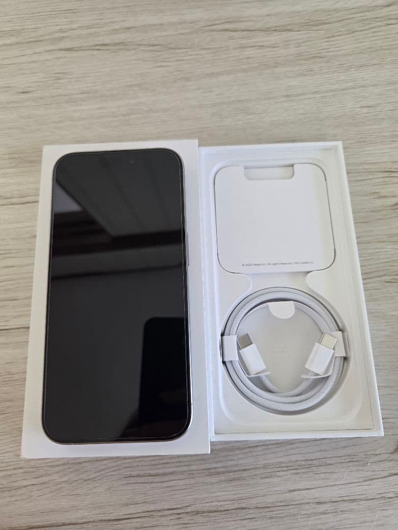 iPhone15pro 256GB ホワイトチタニウム