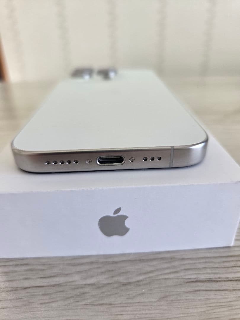 iPhone15pro 256GB ホワイトチタニウム