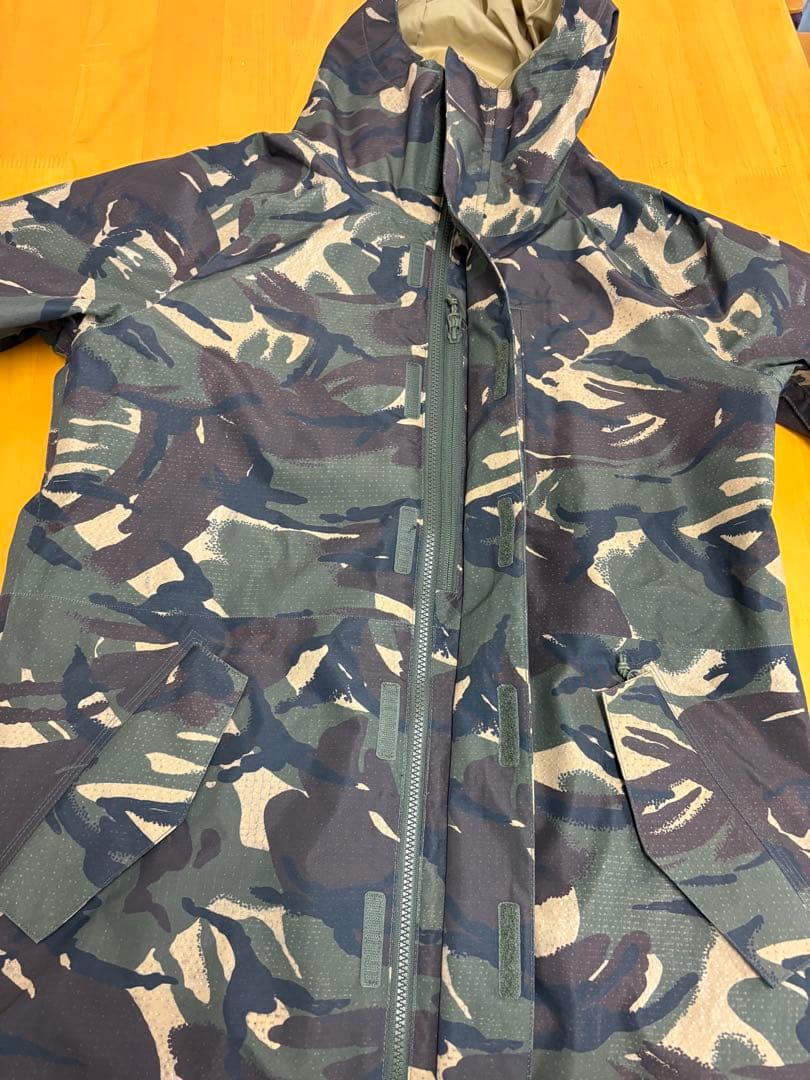 Burton 迷彩柄 スキーウェア