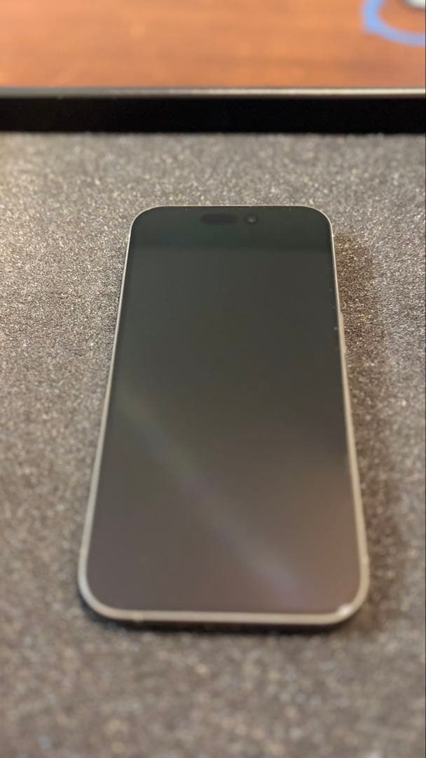 Apple iPhone 15 Pro ナチュラルチタン