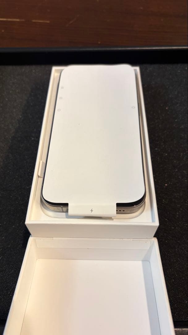 Apple iPhone 15 Pro ナチュラルチタン